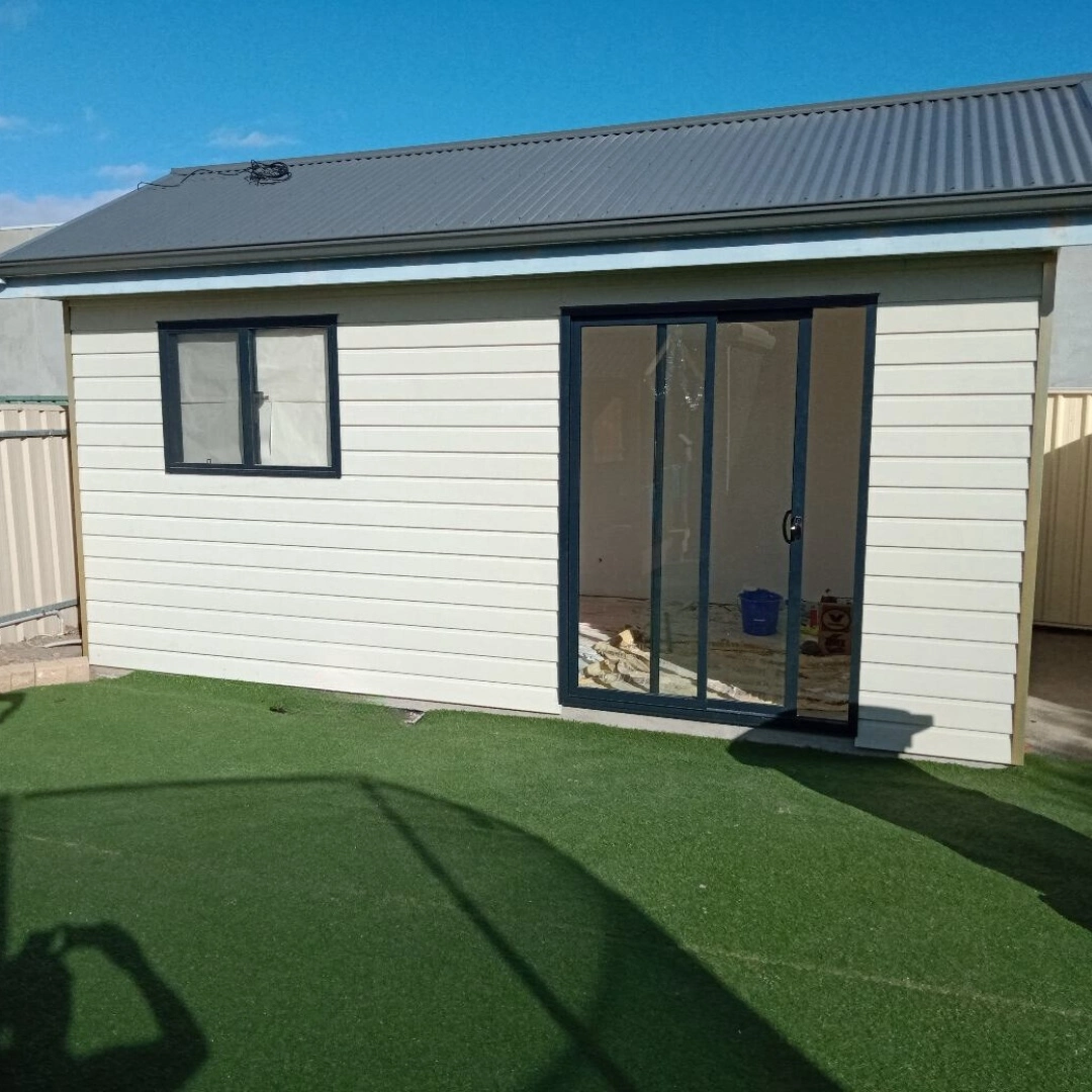 New weatherboard-clad granny flat with Colorbond roof built by Bella Carpentry in Adelaide
